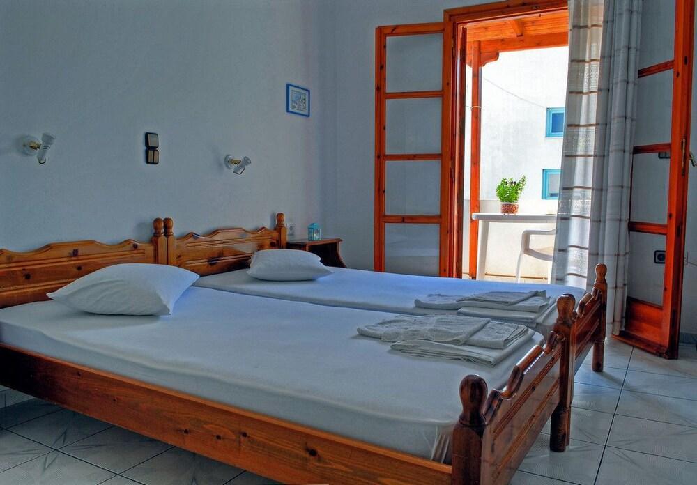 Kapetanos Rooms Naxos City エクステリア 写真