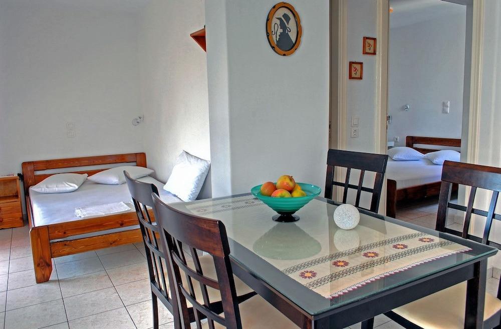 Kapetanos Rooms Naxos City エクステリア 写真