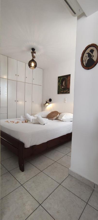 Kapetanos Rooms Naxos City エクステリア 写真