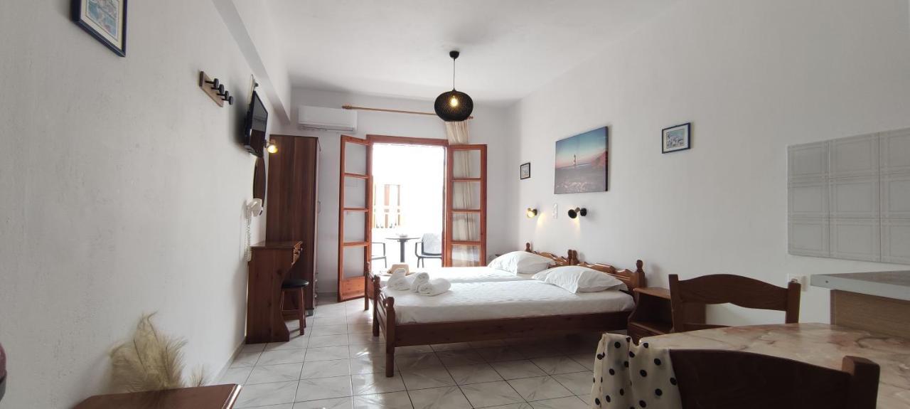 Kapetanos Rooms Naxos City エクステリア 写真