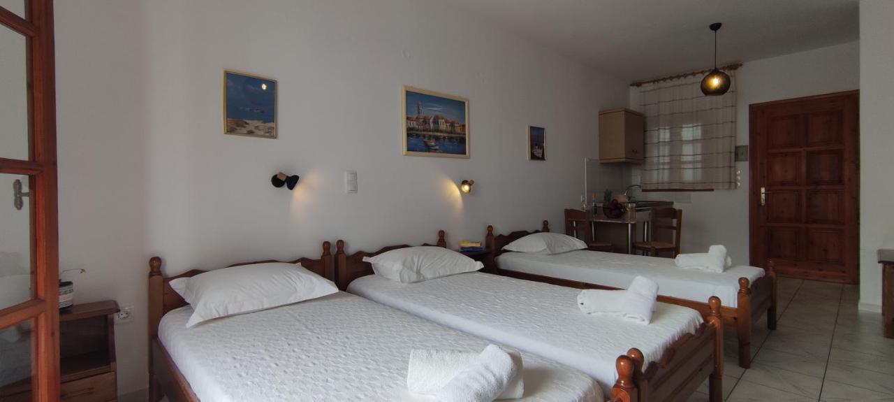 Kapetanos Rooms Naxos City エクステリア 写真