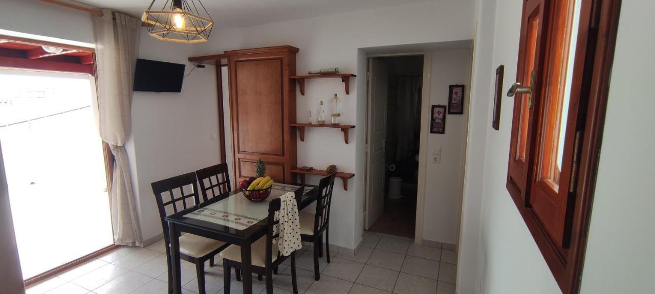 Kapetanos Rooms Naxos City エクステリア 写真