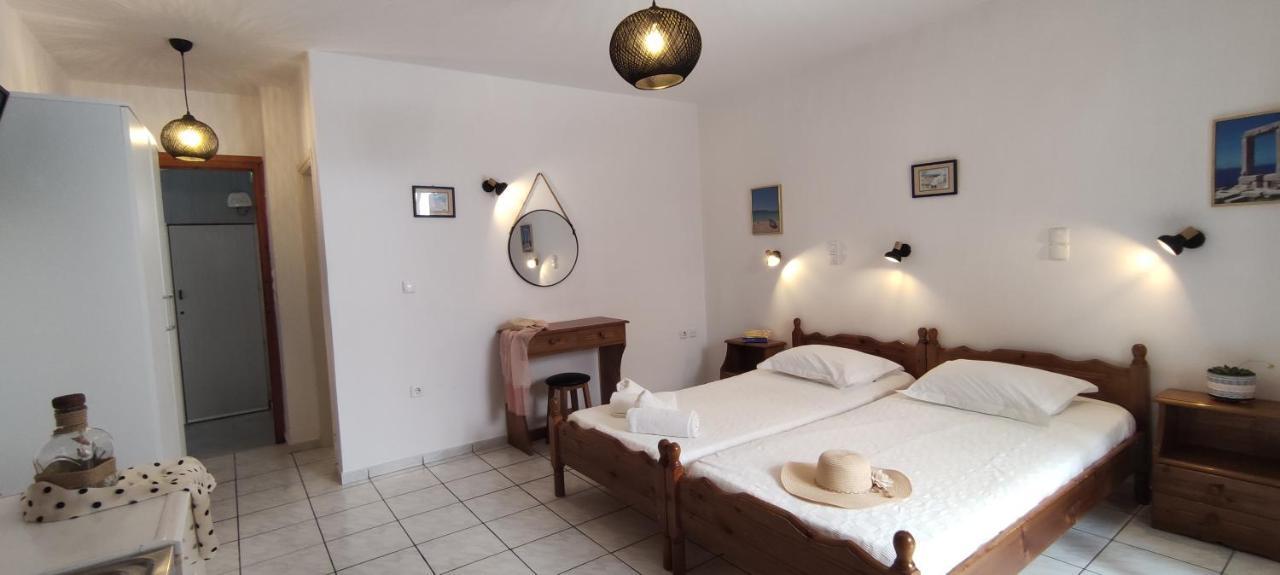 Kapetanos Rooms Naxos City エクステリア 写真