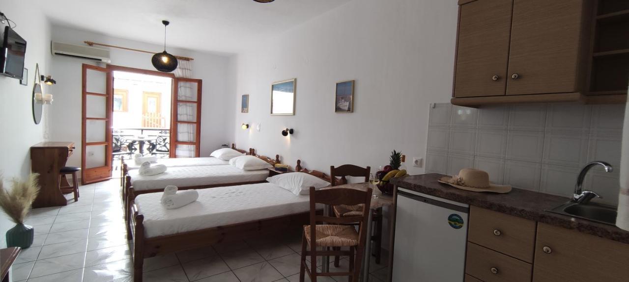 Kapetanos Rooms Naxos City エクステリア 写真