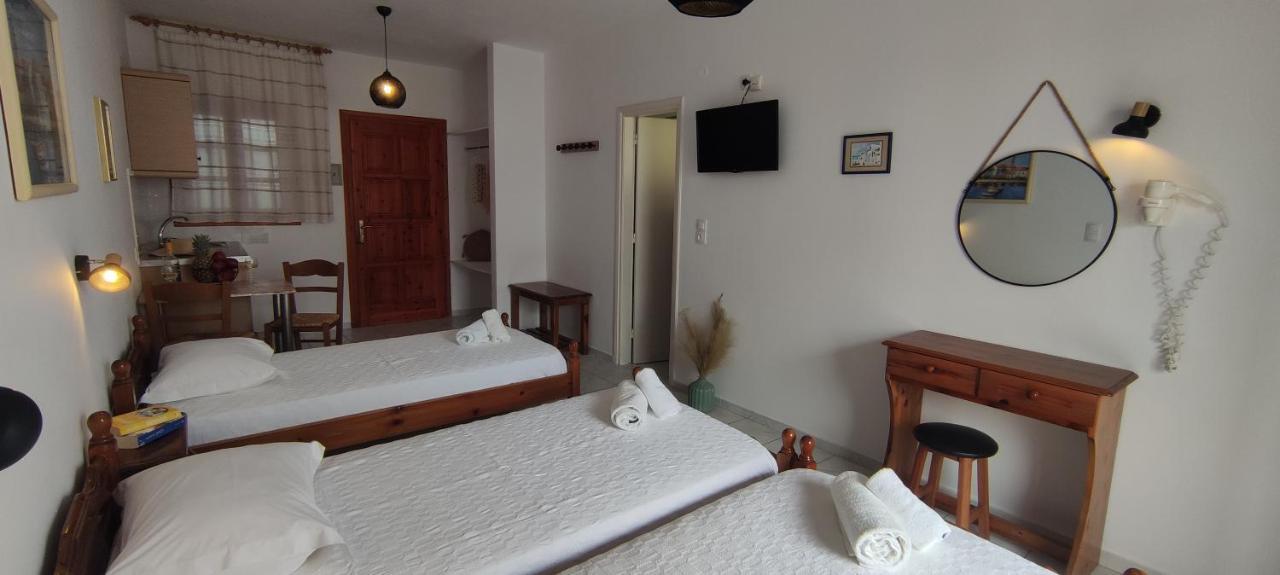Kapetanos Rooms Naxos City エクステリア 写真