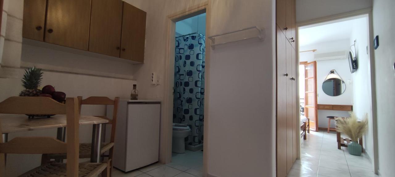 Kapetanos Rooms Naxos City エクステリア 写真