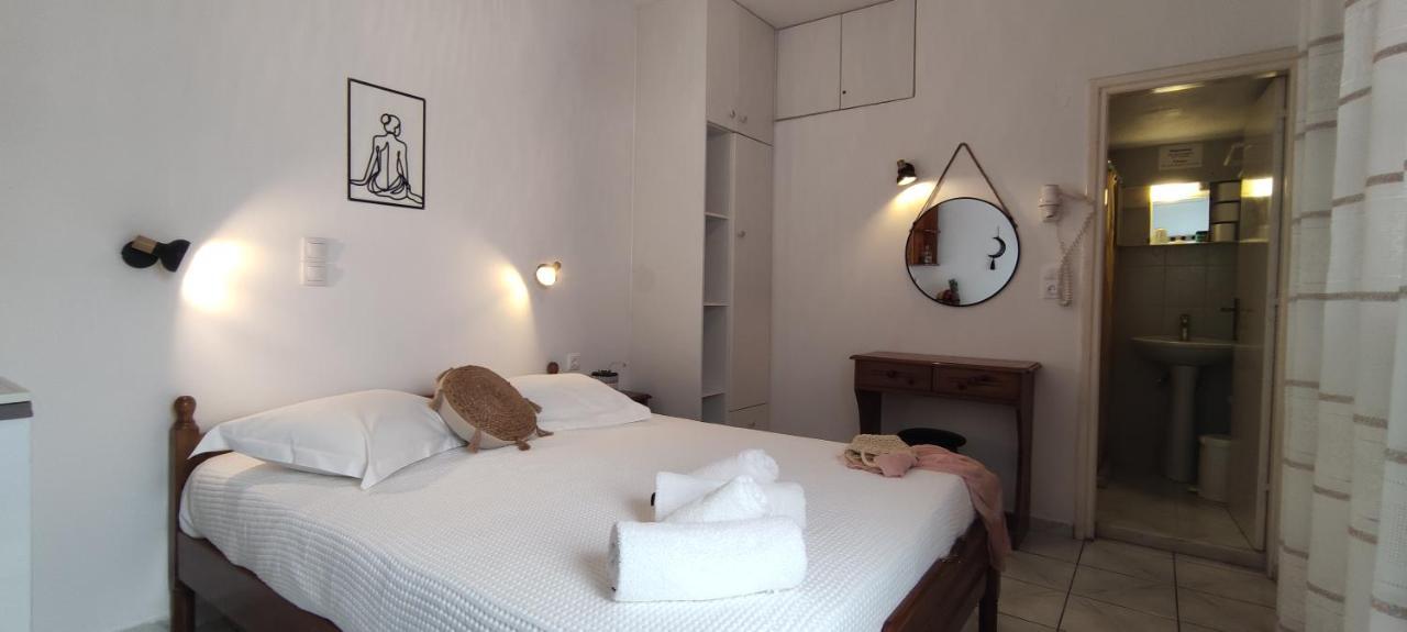 Kapetanos Rooms Naxos City エクステリア 写真