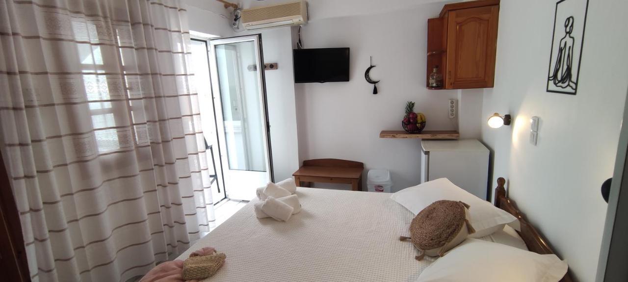 Kapetanos Rooms Naxos City エクステリア 写真