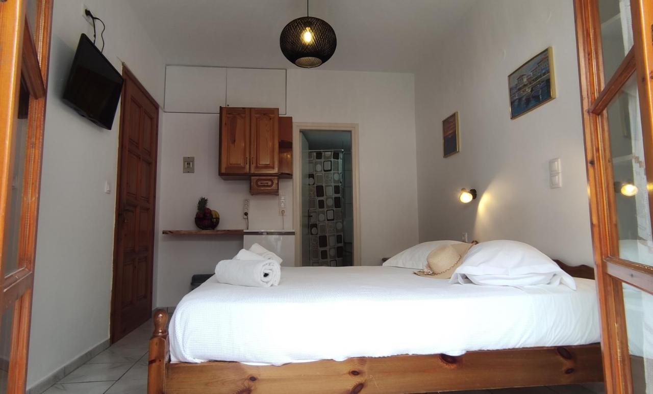 Kapetanos Rooms Naxos City エクステリア 写真