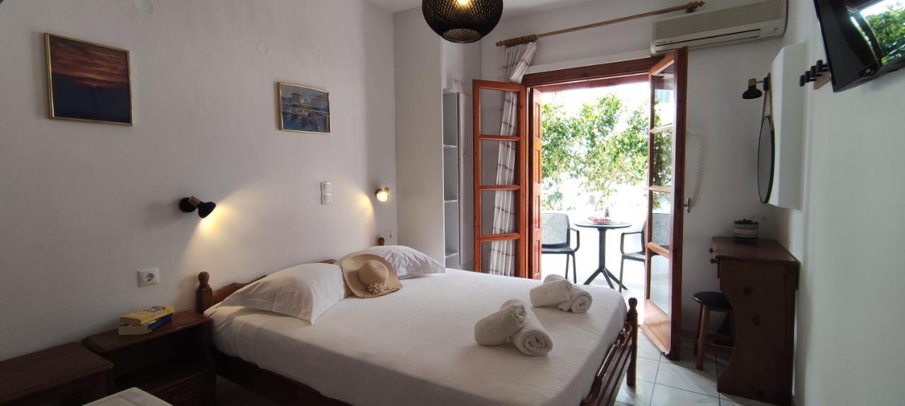 Kapetanos Rooms Naxos City エクステリア 写真