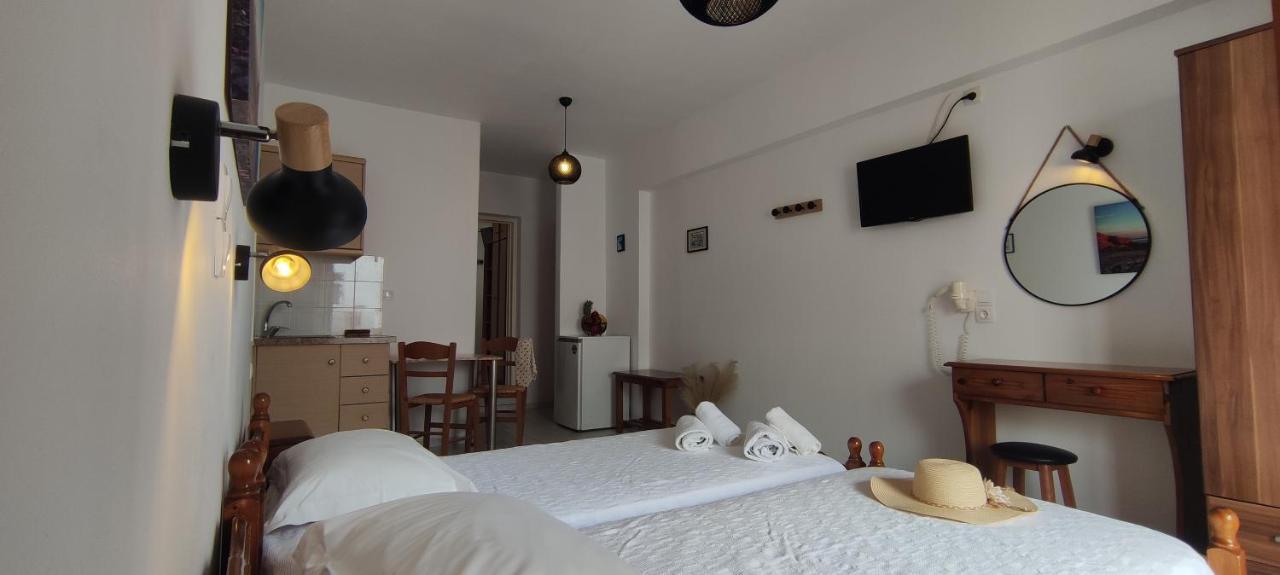 Kapetanos Rooms Naxos City エクステリア 写真