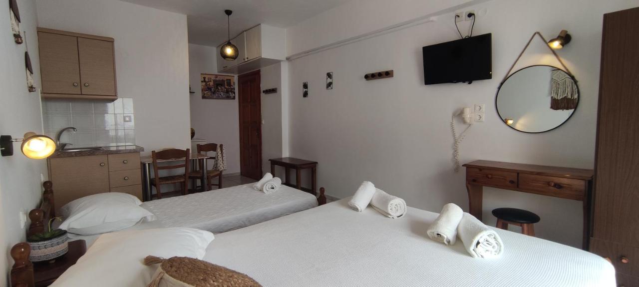 Kapetanos Rooms Naxos City エクステリア 写真