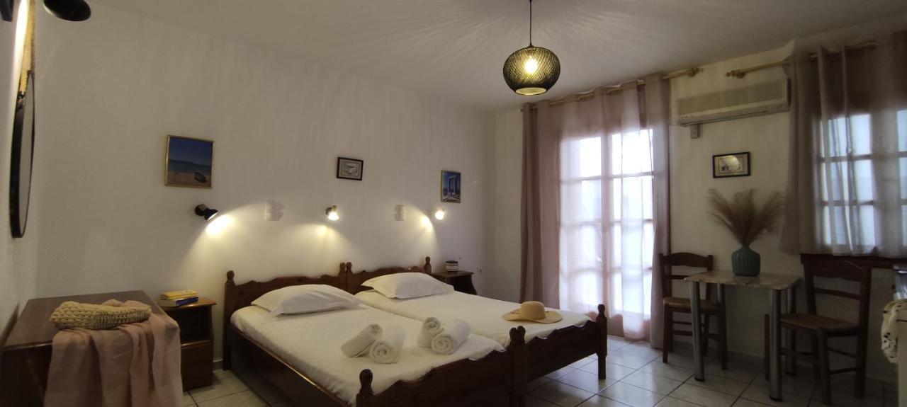 Kapetanos Rooms Naxos City エクステリア 写真
