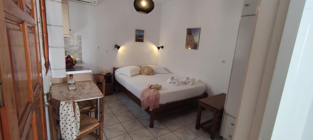 Kapetanos Rooms Naxos City エクステリア 写真