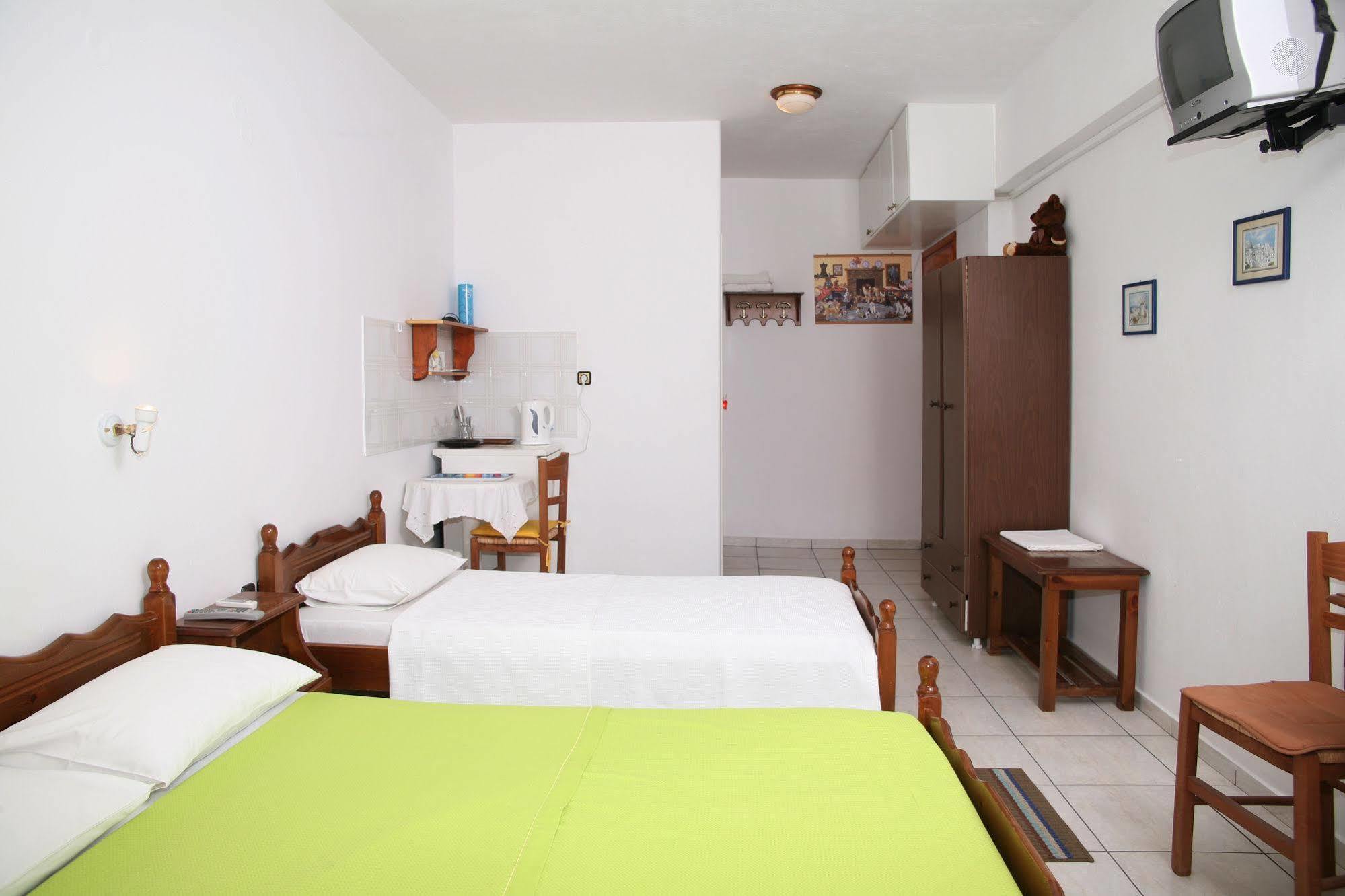 Kapetanos Rooms Naxos City エクステリア 写真
