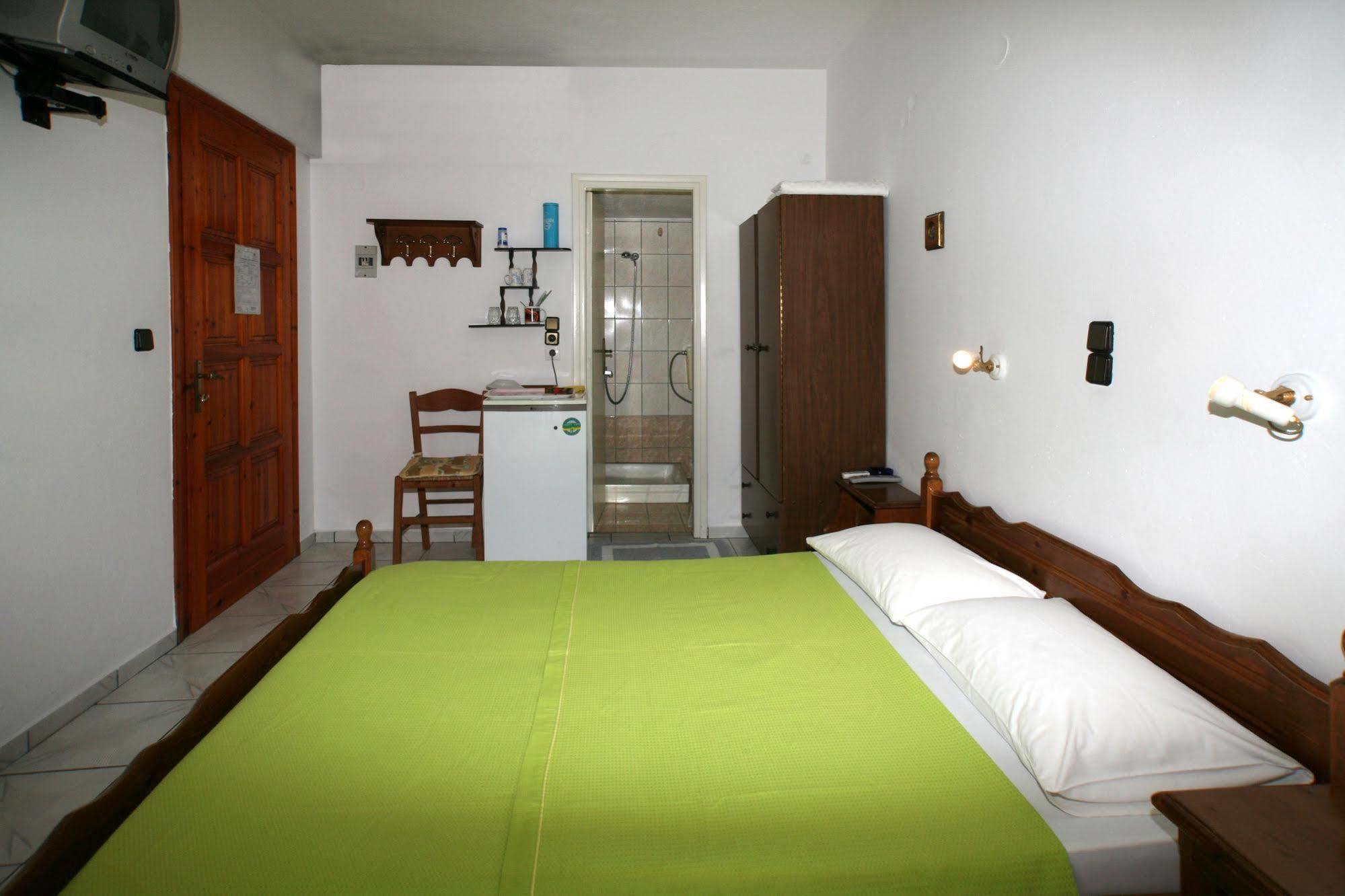 Kapetanos Rooms Naxos City エクステリア 写真