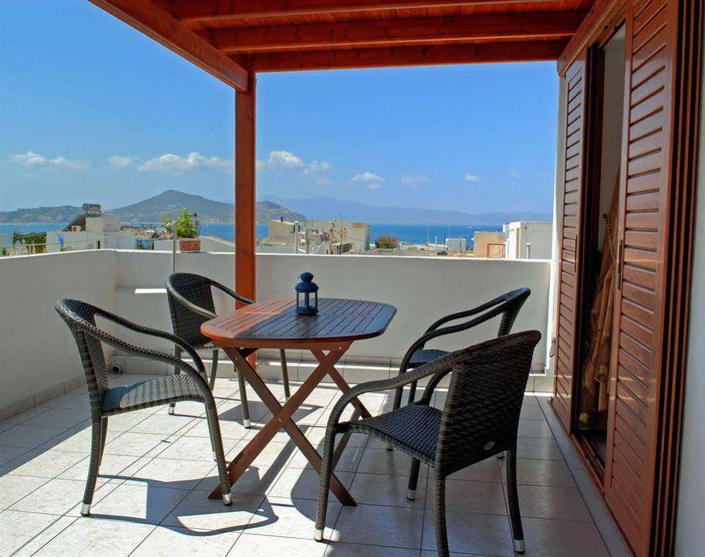 Kapetanos Rooms Naxos City エクステリア 写真