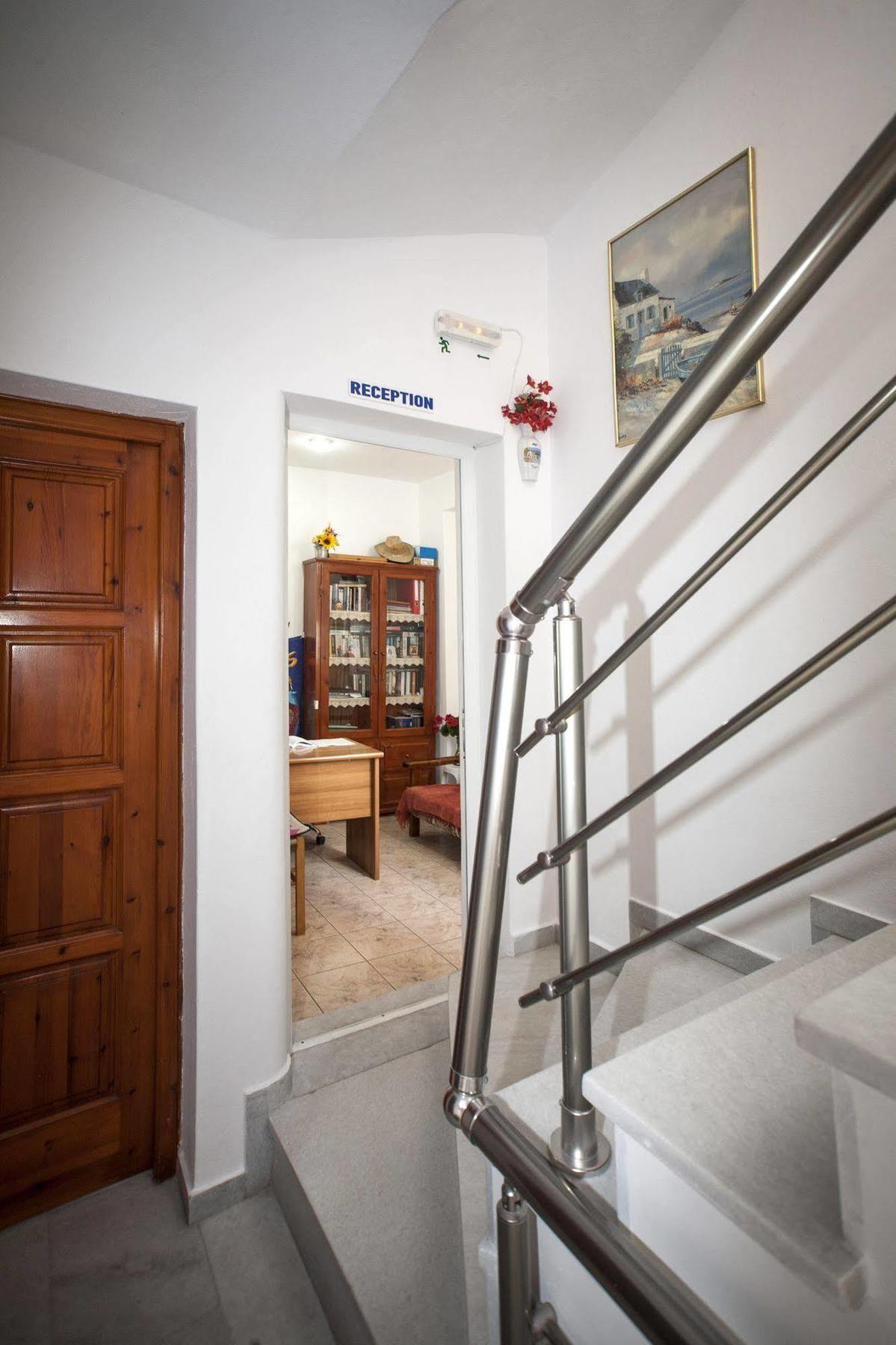 Kapetanos Rooms Naxos City エクステリア 写真